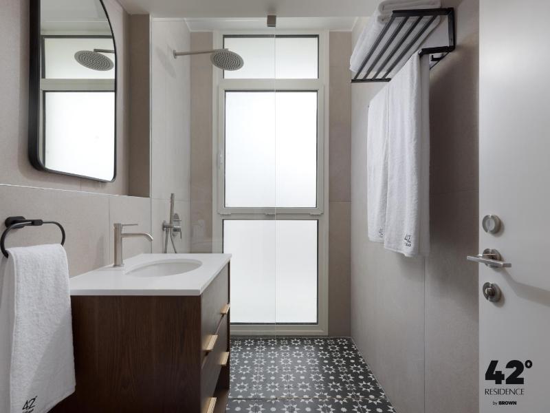 42 Residence by Brown - image 21