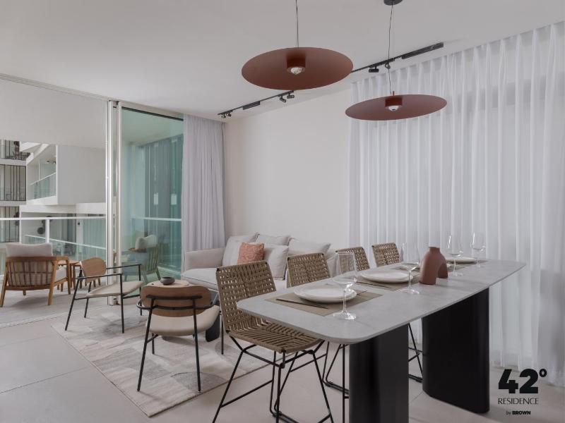 42 Residence by Brown - image 8