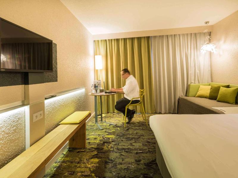 Standard Room with 1 Double Bed image 3