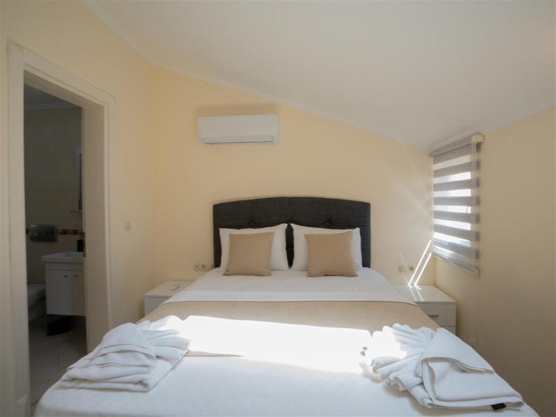 Sunset Beach Club Aqua Lettings Oyster 1 - image 16
