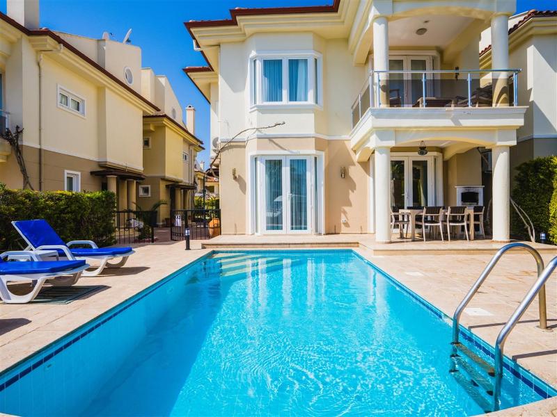 Sunset Beach Club Aqua Lettings Oyster 1 - image 6
