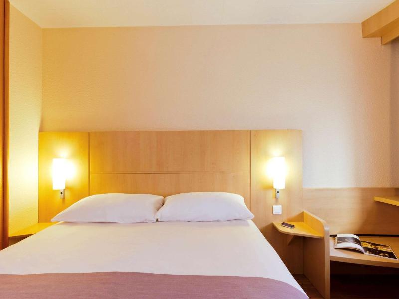 Standard Double Room image 3