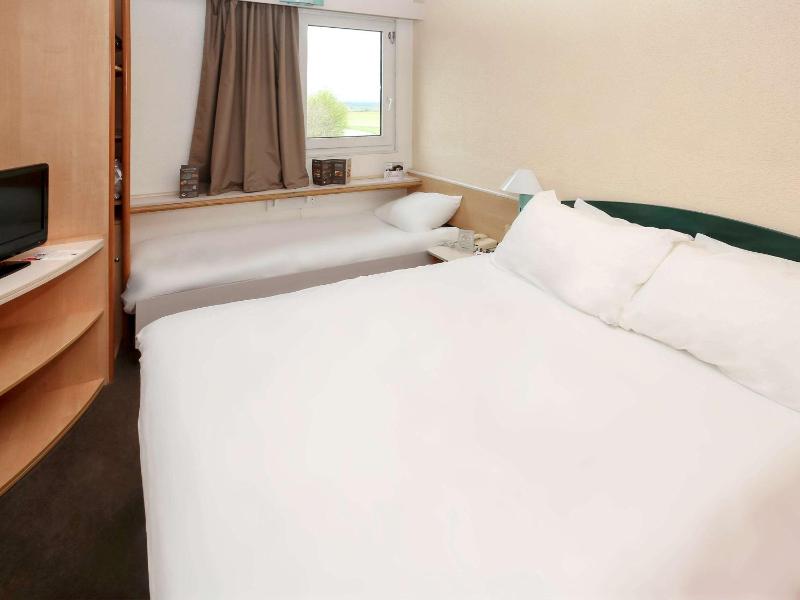 Double Room with Extra Bed image 2