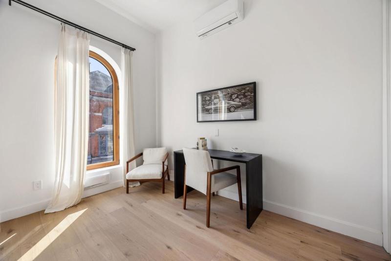The Brick Hotel - The Loft - image 7