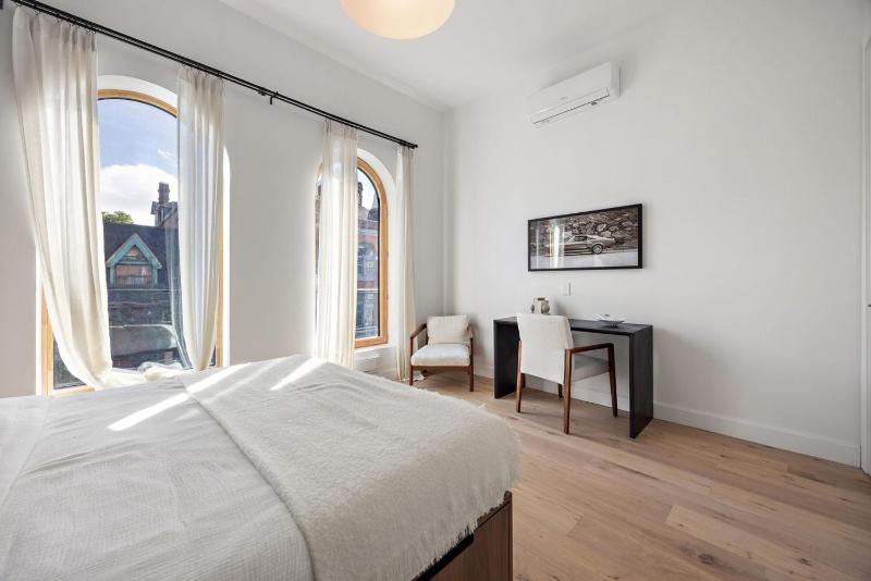 The Brick Hotel - The Loft - image 14