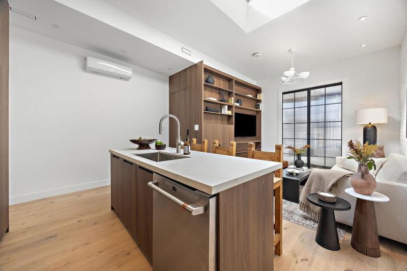 The Brick Hotel - The Loft - image 15