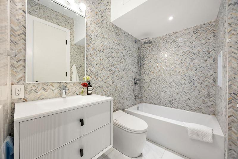 The Brick Hotel - The Loft - image 2