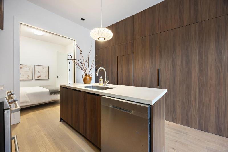 The Brick Hotel - The Second Suite - image 12
