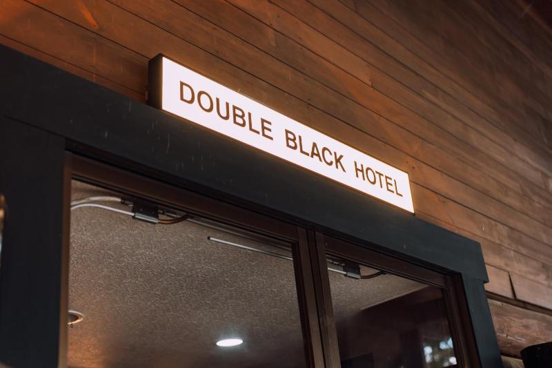 Double Black Hotel - image 5