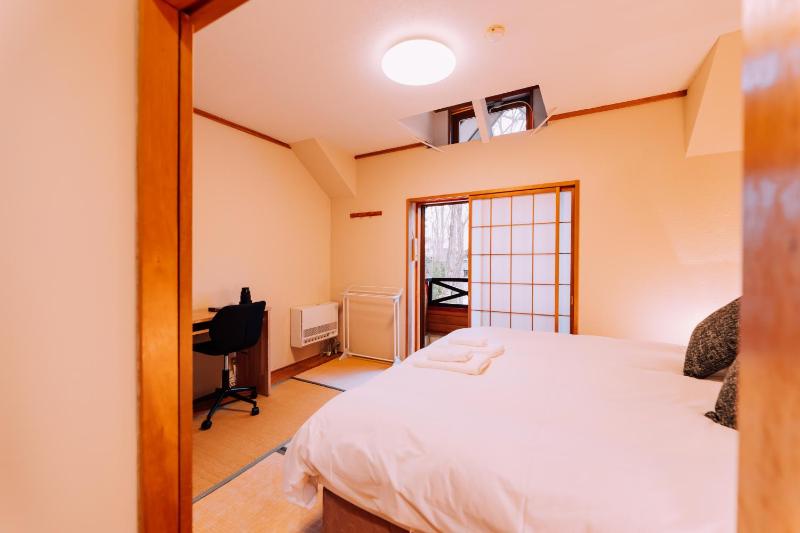 Double Black Hotel - image 6