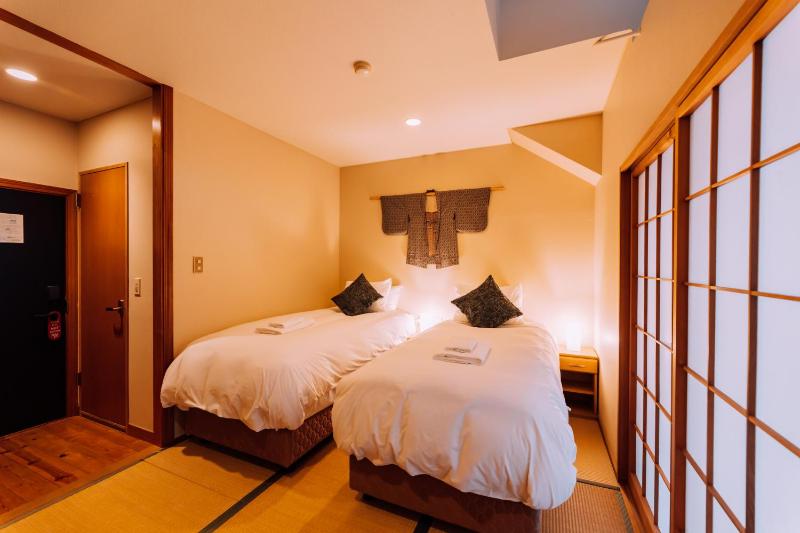 Double Black Hotel - image 28