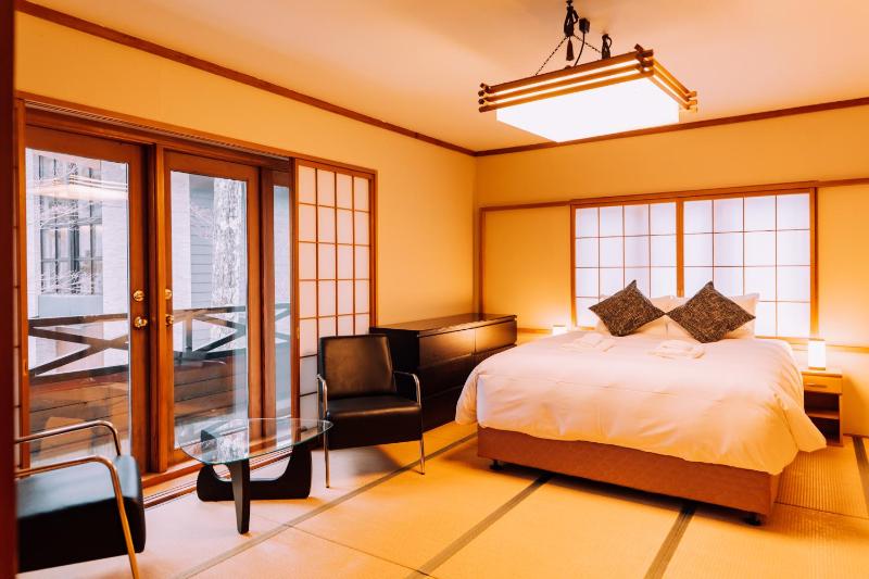 Double Black Hotel - image 29