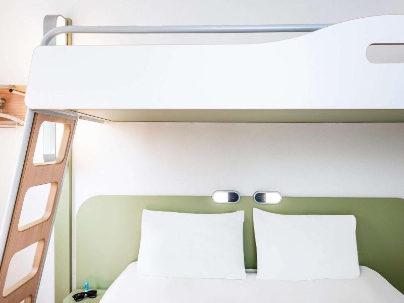 Standard Triple Room image 3