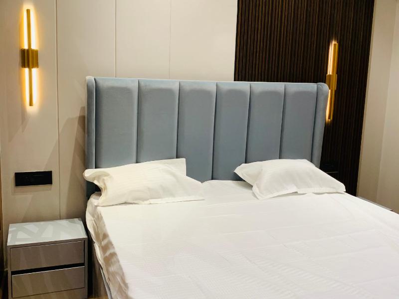 Tranquil Stay - Luxury Apartment in Noida - image 6
