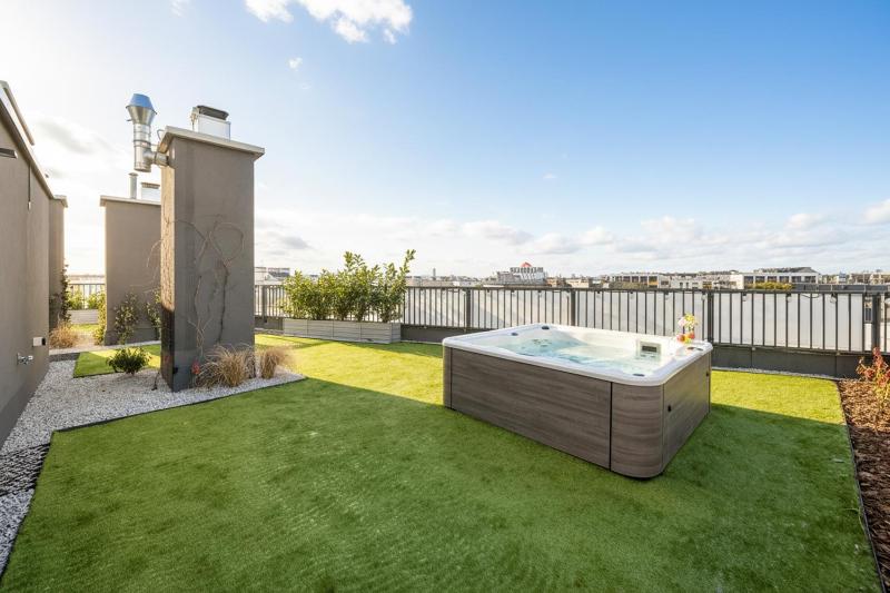 Luxury Sky Jagodno Apartment with Jacuzzi Parking & Terrace by Renters Prestige - image 23