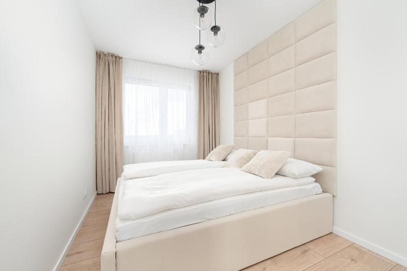 Luxury Sky Jagodno Apartment with Jacuzzi Parking & Terrace by Renters Prestige - image 6