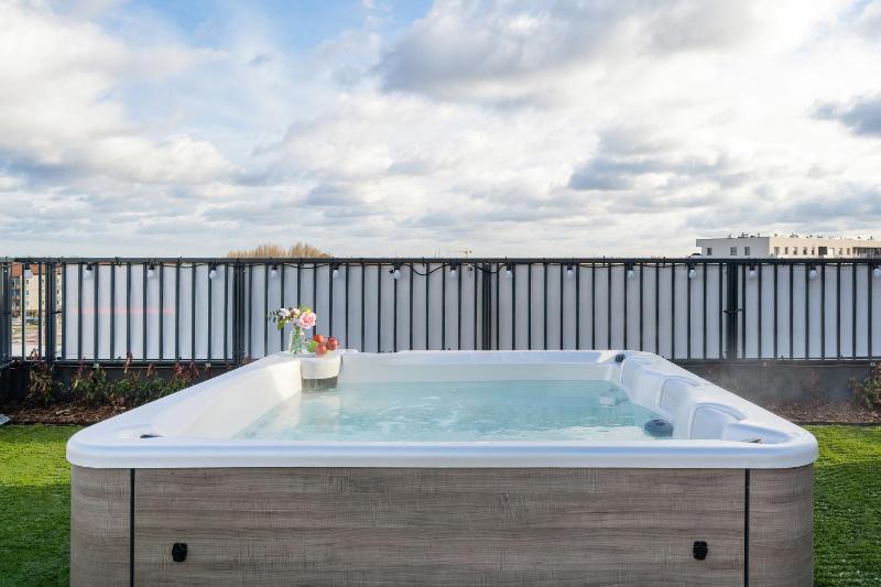Luxury Sky Jagodno Apartment with Jacuzzi Parking & Terrace by Renters Prestige - image 18