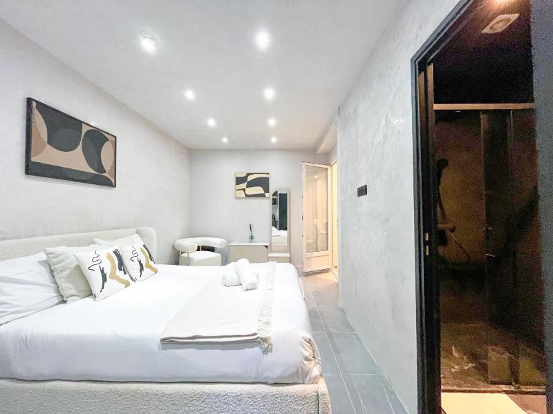 UrbanFlat 11 - Grand Studio Pereire Wagram - Champs-Elysees - image 12