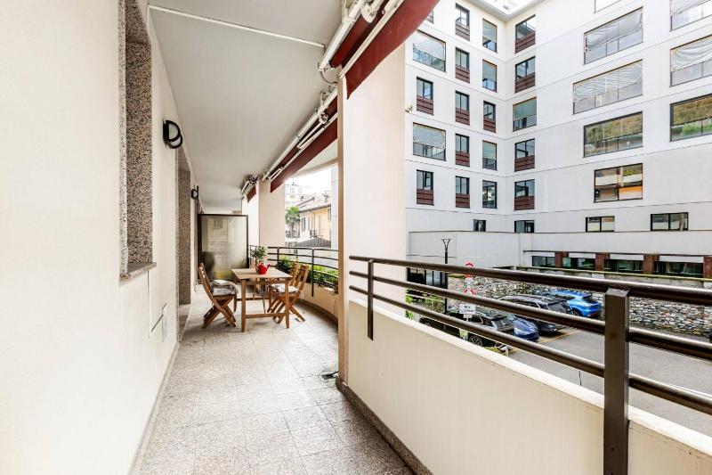 Central Apartment Caniggia 2 with Terrace in Como - image 4