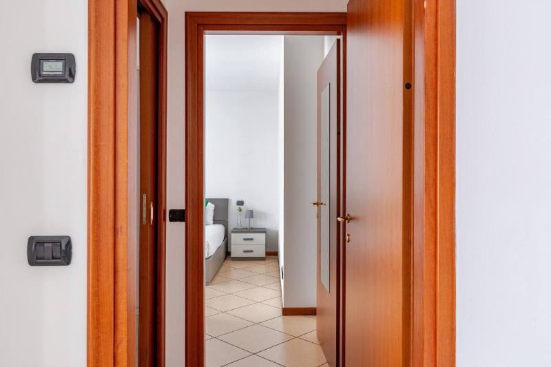 Central Apartment Caniggia 2 with Terrace in Como - image 46