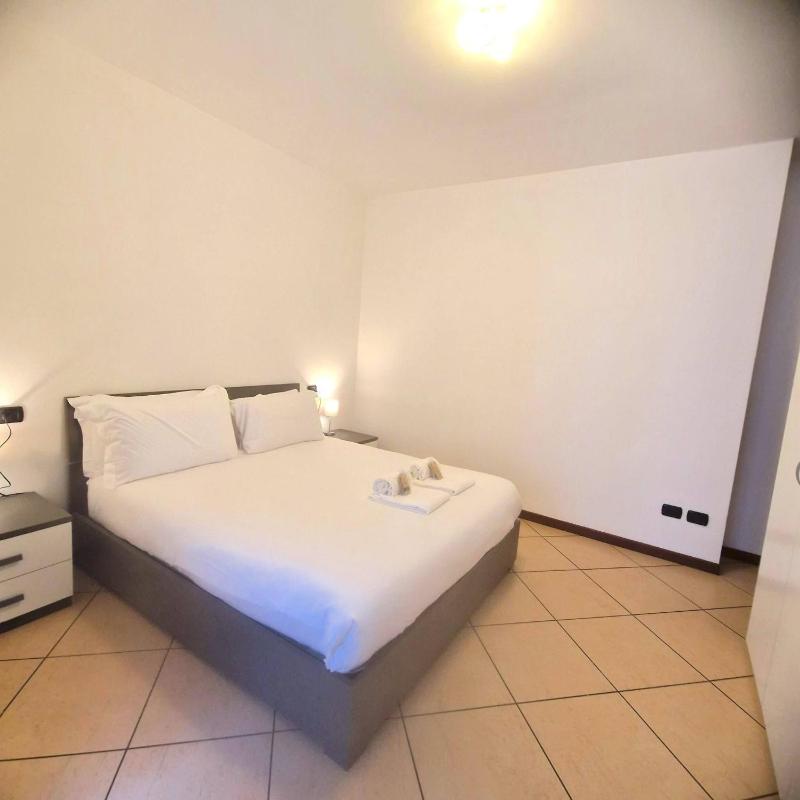 Central Apartment Caniggia 2 with Terrace in Como - image 47