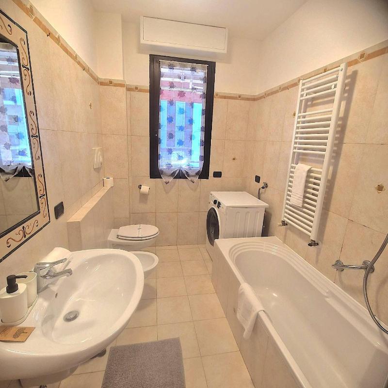 Central Apartment Caniggia 2 with Terrace in Como - image 32