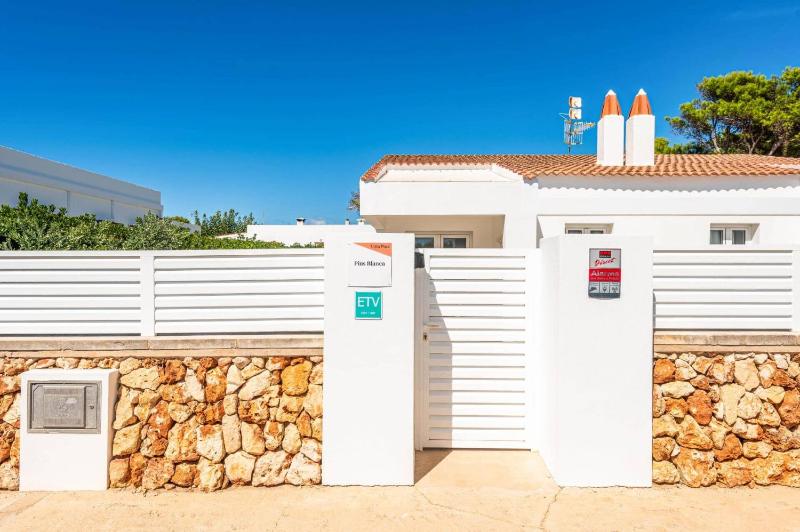 Villa Pins Blanca by Villa Plus - image 11