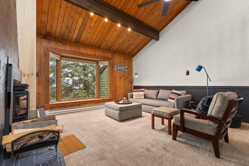 Ski Ranch Loft Short Easy Walk to Slopes 2 King Bedrooms And Loft - image 44
