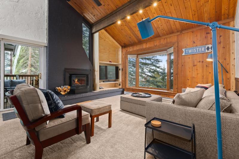 Ski Ranch Loft Short Easy Walk to Slopes 2 King Bedrooms And Loft - image 16