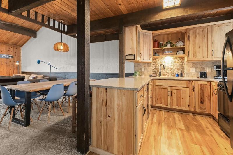 Ski Ranch Loft Short Easy Walk to Slopes 2 King Bedrooms And Loft - image 19