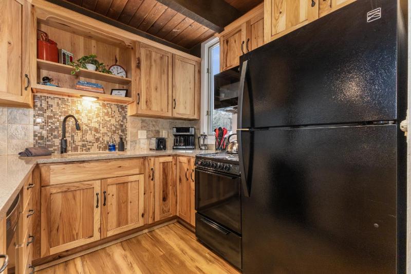 Ski Ranch Loft Short Easy Walk to Slopes 2 King Bedrooms And Loft - image 37