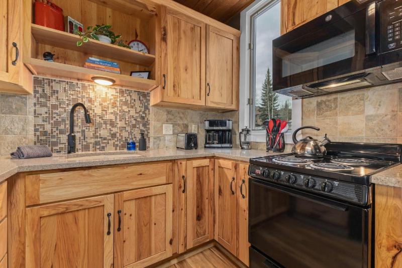 Ski Ranch Loft Short Easy Walk to Slopes 2 King Bedrooms And Loft - image 17