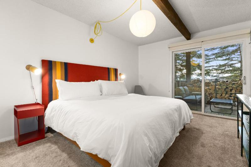 Ski Ranch Loft Short Easy Walk to Slopes 2 King Bedrooms And Loft - image 7