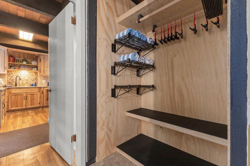 Ski Ranch Loft Short Easy Walk to Slopes 2 King Bedrooms And Loft - image 46