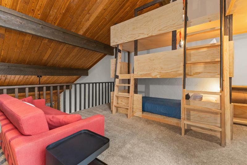 Ski Ranch Loft Short Easy Walk to Slopes 2 King Bedrooms And Loft - image 18