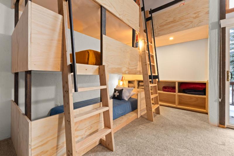 Ski Ranch Loft Short Easy Walk to Slopes 2 King Bedrooms And Loft - image 29