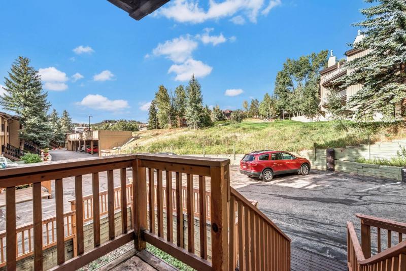 Ski Ranch Loft Short Easy Walk to Slopes 2 King Bedrooms And Loft - image 9