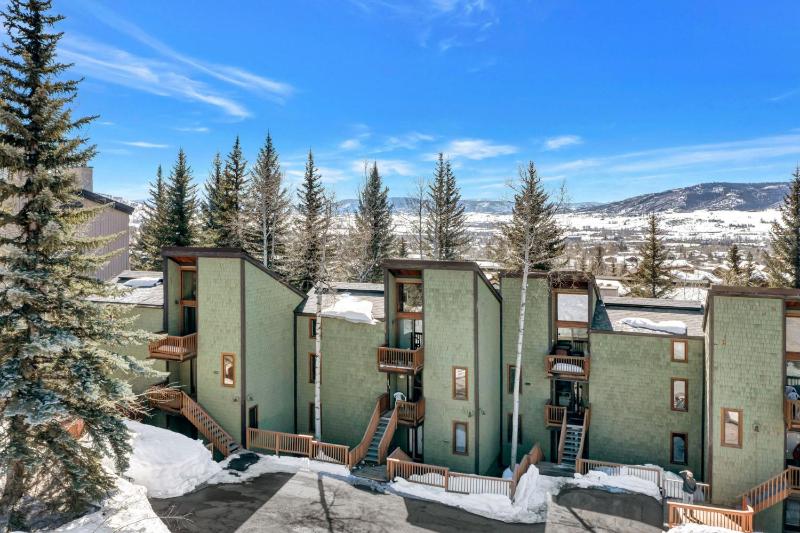 Ski Ranch Loft Short Easy Walk to Slopes 2 King Bedrooms And Loft - image 35