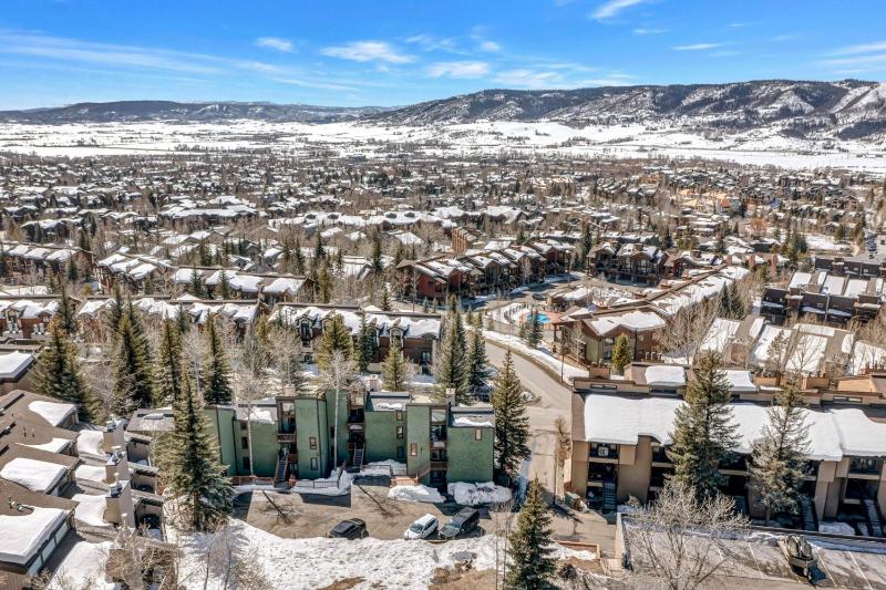 Ski Ranch Loft Short Easy Walk to Slopes 2 King Bedrooms And Loft - image 10