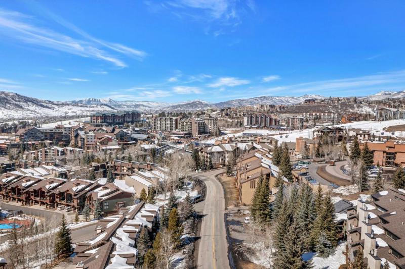 Ski Ranch Loft Short Easy Walk to Slopes 2 King Bedrooms And Loft - image 21