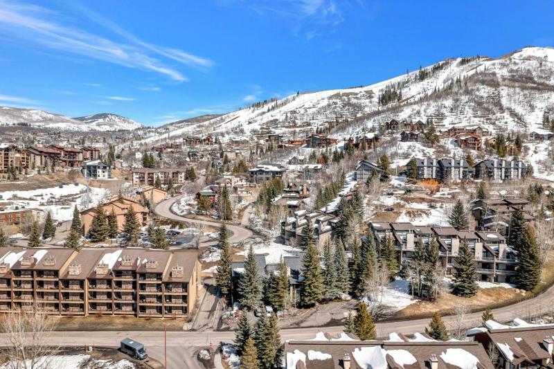 Ski Ranch Loft Short Easy Walk to Slopes 2 King Bedrooms And Loft - image 11
