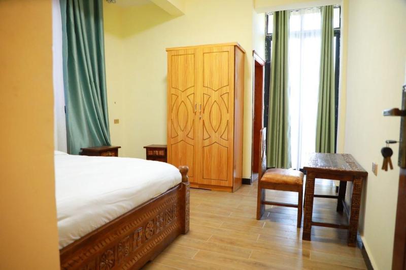 Kings Land Hotel - image 11