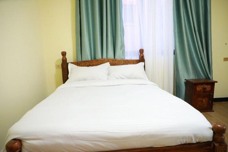 Kings Land Hotel - image 9