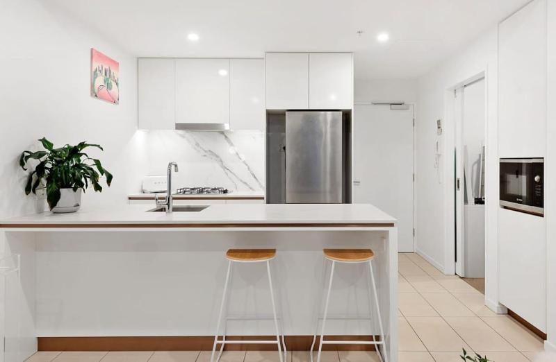 South Bank Modern 2BR Riverside Retreat - image 9