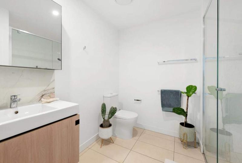 South Bank Modern 2BR Riverside Retreat - image 3