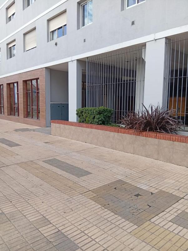 Impecable y amplio Zona Polideportivo y Hospital Privado - image 4