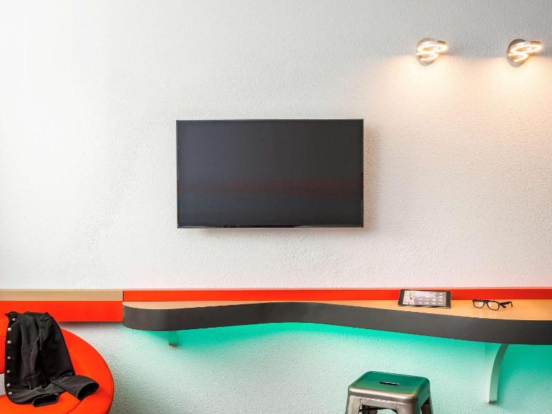 Standard Double Room image 4