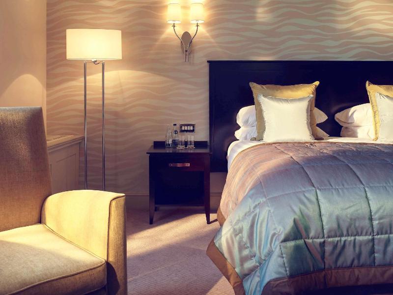 Superior Twin Room image 3