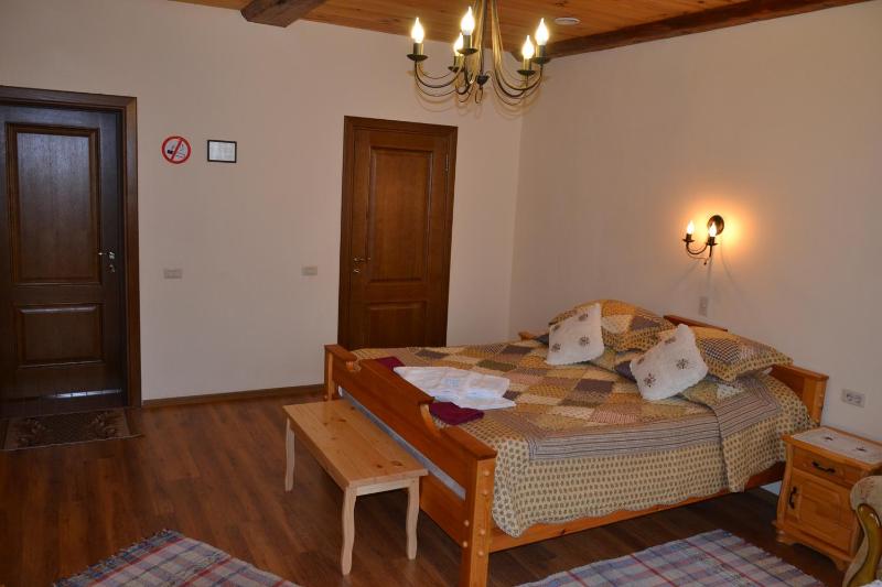 Deluxe Double Room with Extra Bed image 2