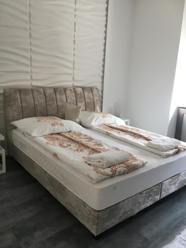 Deluxe Two-Bedroom Apartment image 3